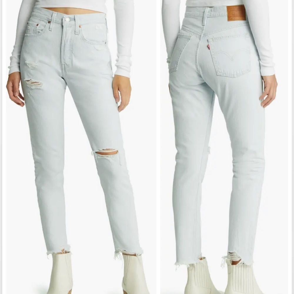 Levi’s 501 Women’s Distressed Raw Hem Straight Leg Light Blue Wash Jeans 26 NWT
